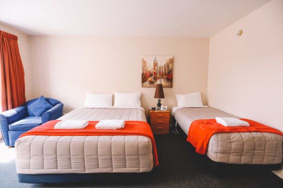 Studio Queen & Single beds