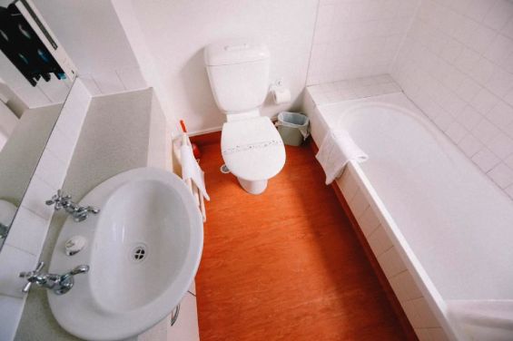 Studio Queen & Single bathroom